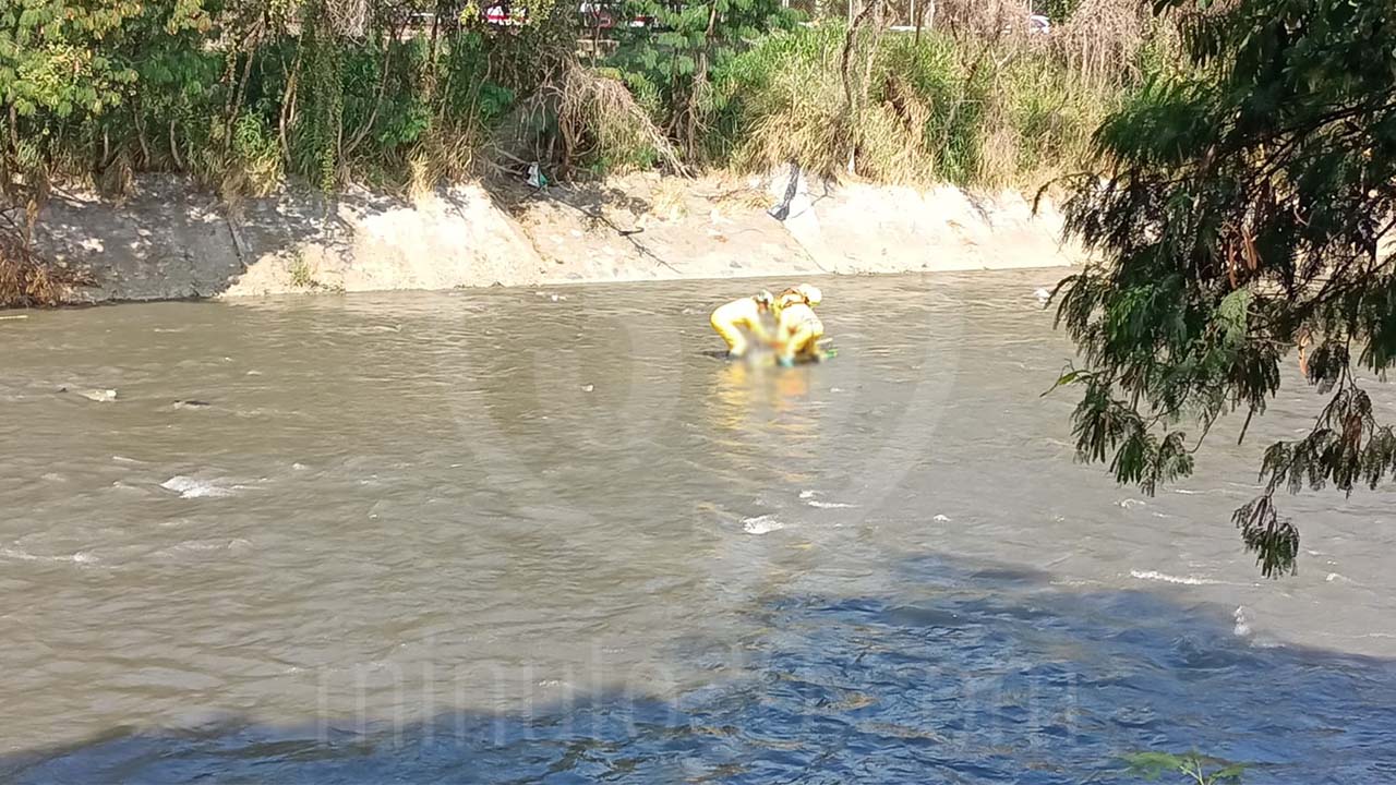 Cuerpo de un masculino fue hallado flotando en el río Medellín
