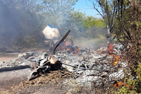 Una persona muerta y cinco heridos al caer un avión ambulancia en el norte de Colombia