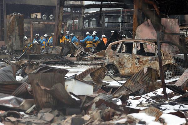 Elevan a 206 los fallecidos en el terremoto de Japón y 52 personas siguen desaparecidas