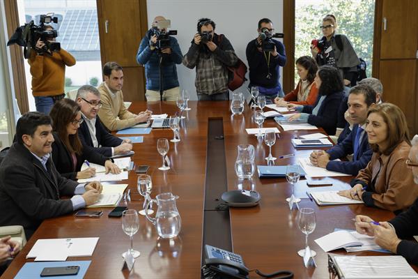 La Xunta y el Gobierno rebajan la tensión en la gestión de los pellets y ofrecen colaboración