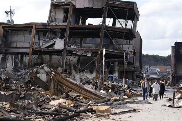 El terremoto de Japón deja 92 muertos y 242 desaparecidos