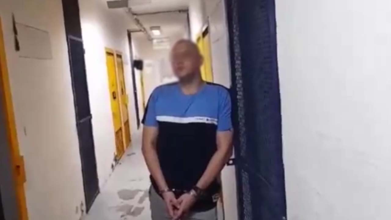 VIDEO: “Ya lo tengo en mi poder, si me aíslan su vida corre peligro”: alias ‘Kener’, jefe de Los Cebolleros, amenaza a guardias del INPEC