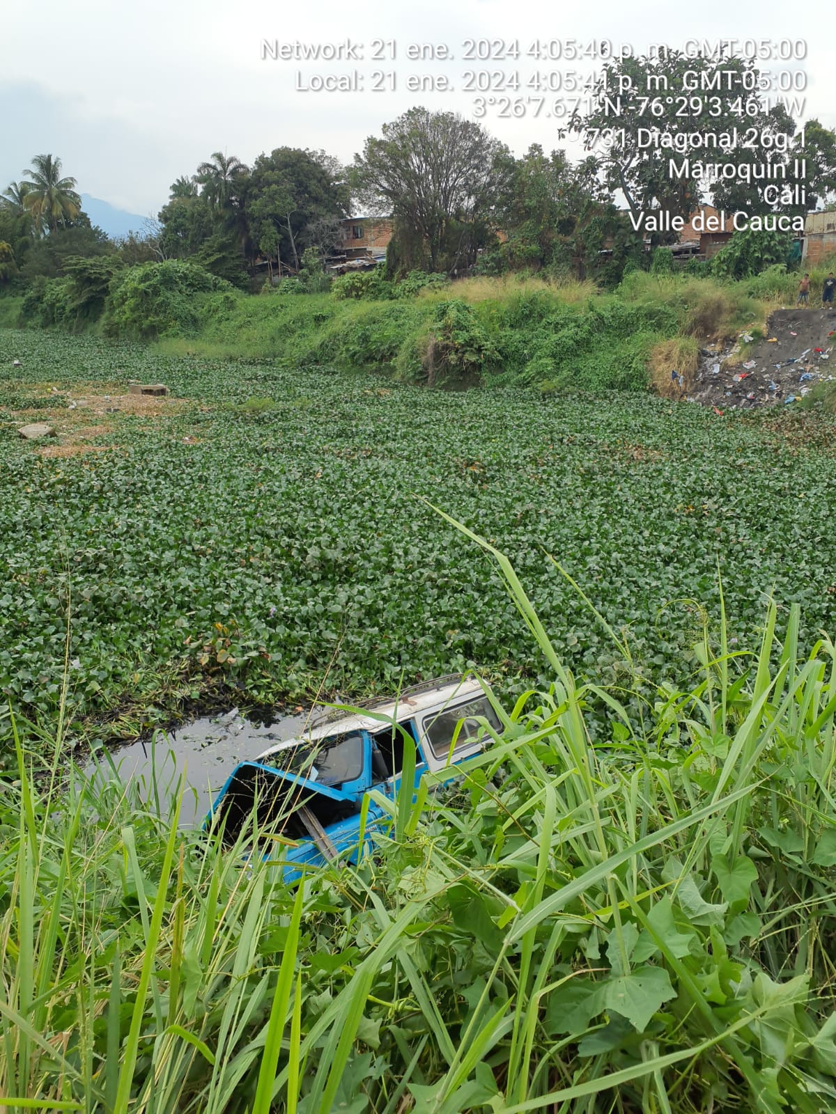 Se volcó una Jeep en la Laguna de "Charco Azul", Cali