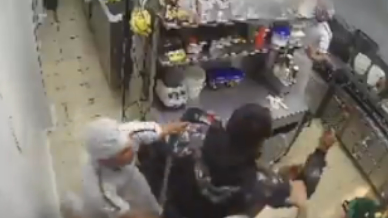 Cogieron al hombre que intentó asesinar a su expareja, al interior de una panadería en Bogotá 9