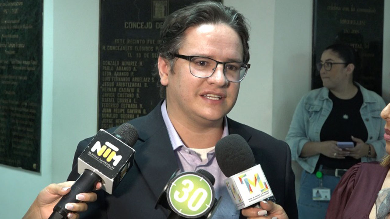 Damián Pérez se posesionó como concejal de Medellín