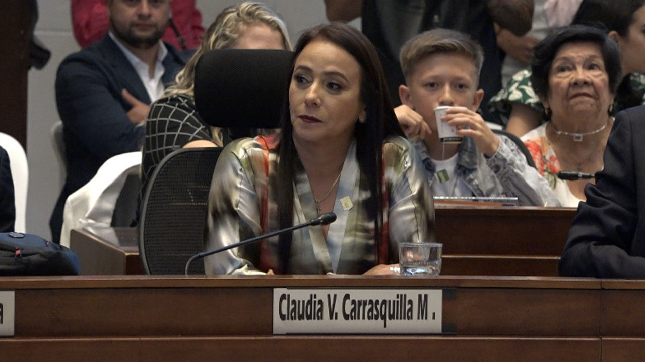 Exfiscal Claudia Carrasquilla se posesionó como Concejala de Medellín por el Centro Democrático