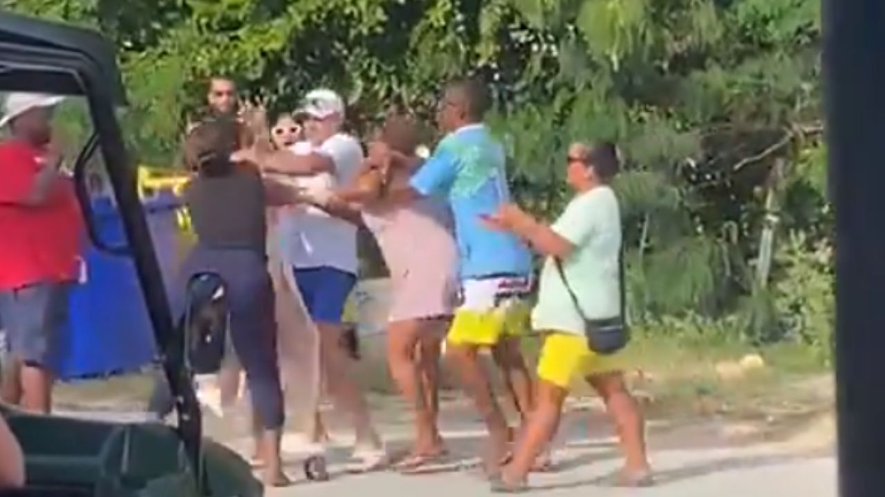 "Terminó en riña", golpearon a turistas porque no quisieron consumir en el hoyo soplador en San Andrés