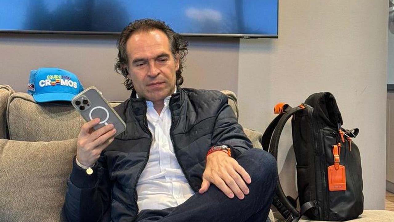 Fico Gutiérrez ordena no pagar planes de celular para ningún cargo directivo de la Alcaldía de Medellín