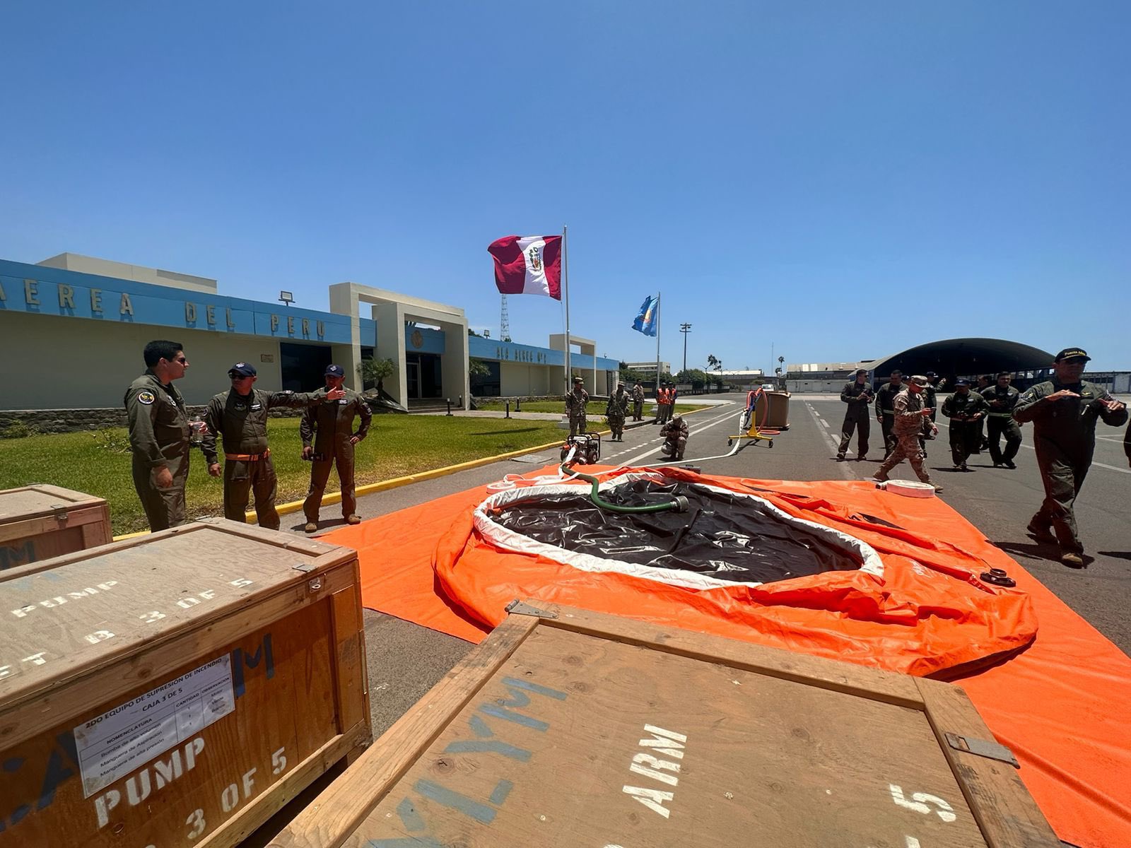 Avión Hércules de Colombia está en Perú para recoger equipo especial que ayudará al control de incendios forestales en el país