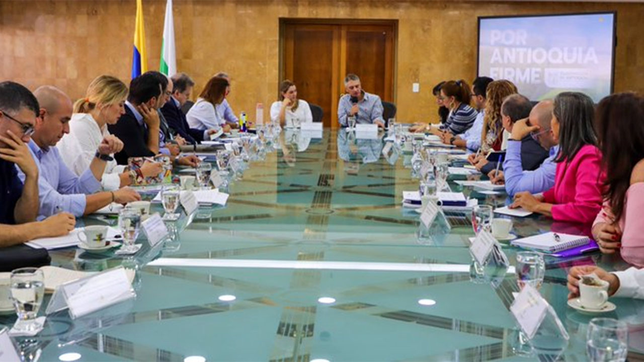 Andrés Julián ordenó cancelar los planes de directivos de la Gobernación y el Gerente de la FLA hizo lo mismo en la licorera