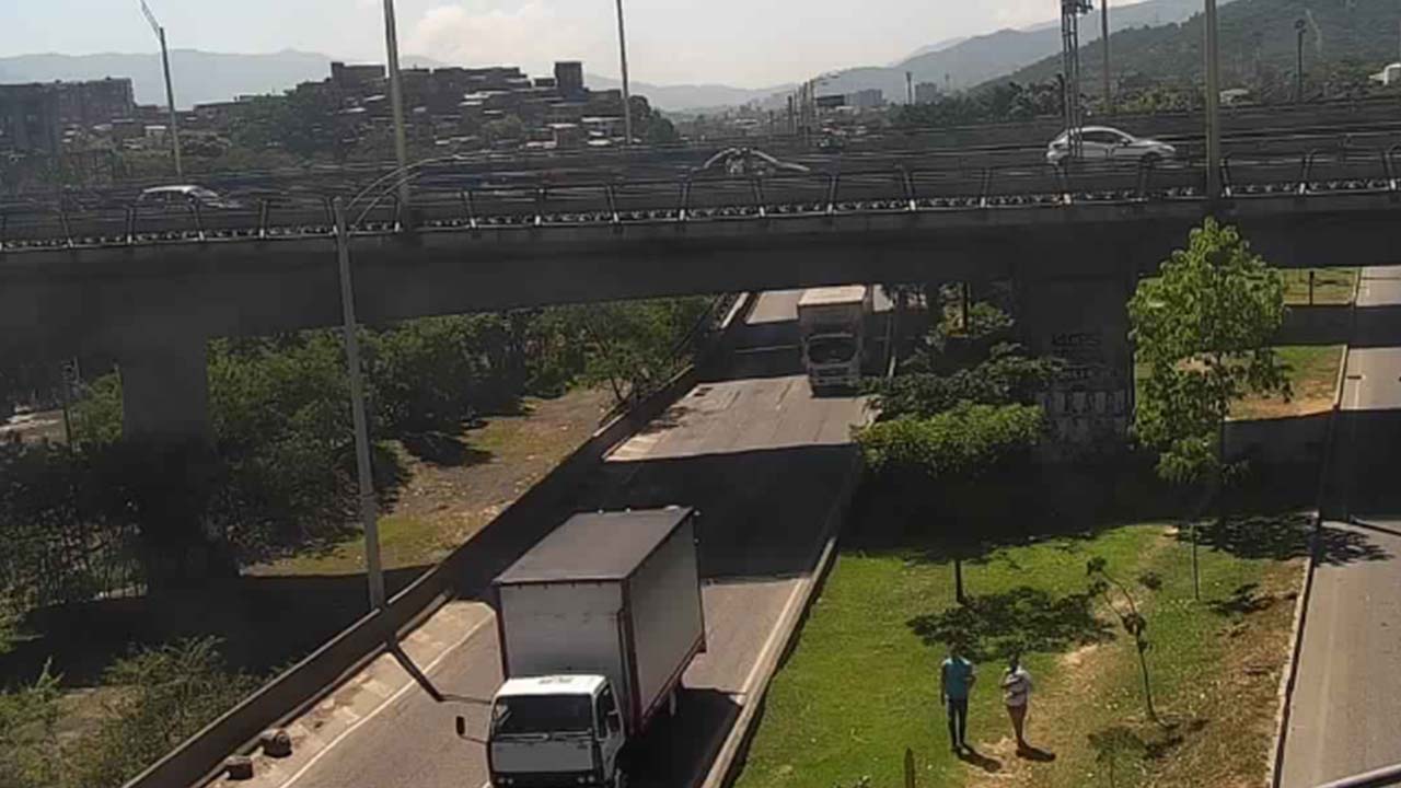 Habilitan la Av. Paralela, a la altura del puente de la Madre Laura, tras incidente de tránsito