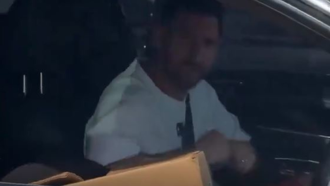 Messi firma autógrafos en los semáforos de Miami