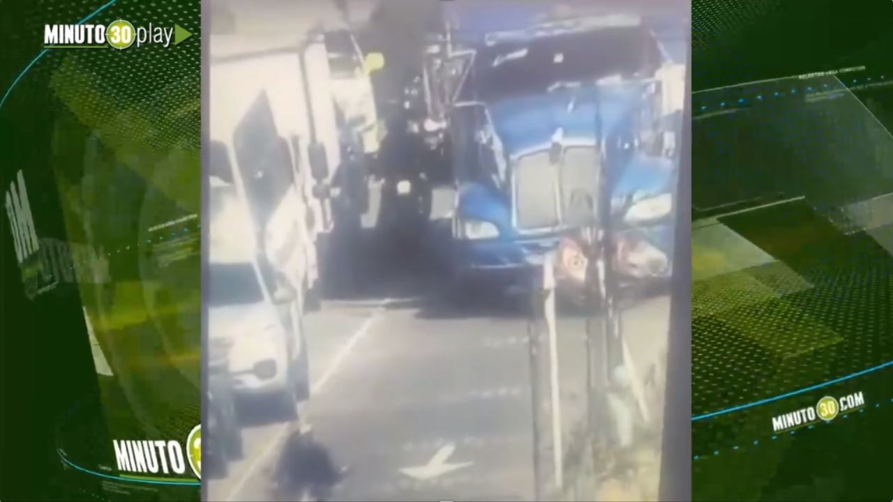 En video, motociclista muere al ser arrollada por un camión en Chía