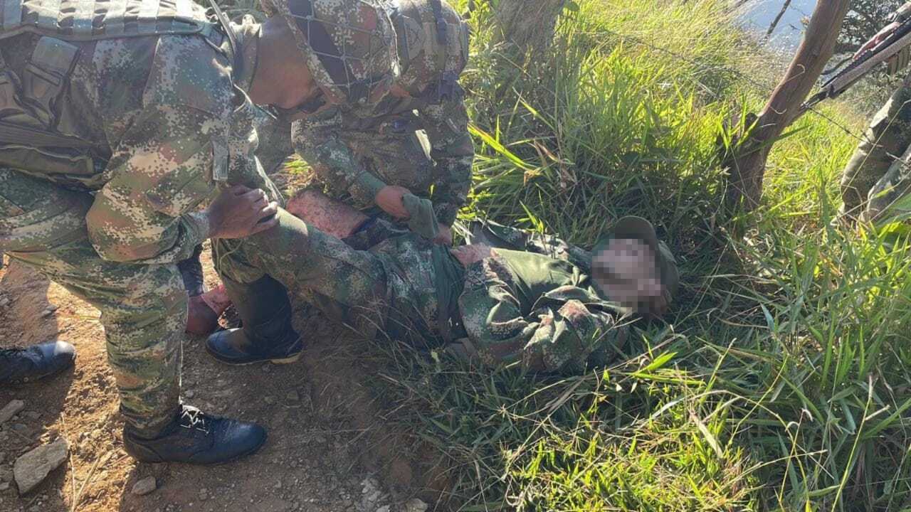 Combates entre el Ejercito y los grupos armados ilegal el norte de Antioquia, dejan un hombre muerto y 3 heridos