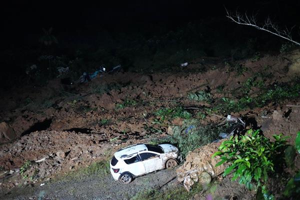 Suben a 23 los muertos por derrumbes en una carretera de departamento colombiano del Chocó
