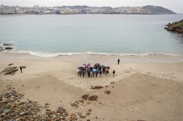 Crece la polémica en España sobre un marea de plástico de pellets en costas del norte