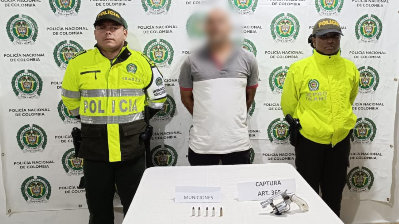 Un hombre de Itagüí, fue capturado en Yolombó amenazando a varias personas con un arma de fuego