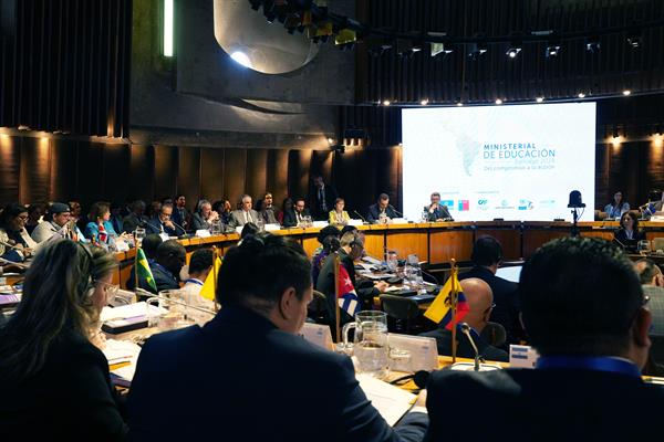 Ministros de Educación latinoamericanos se reúnen en Chile para “pasar a la acción”