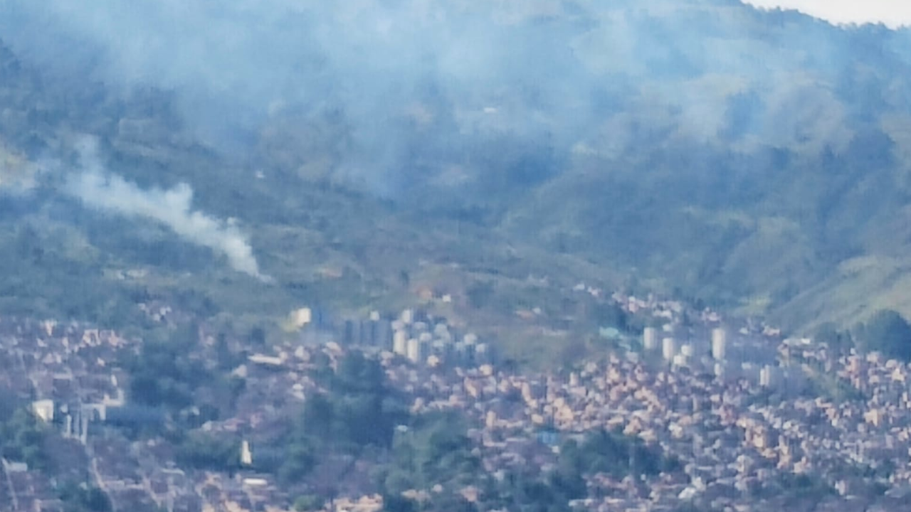 Se reporta incendio en el cerro El Picacho de Medellín