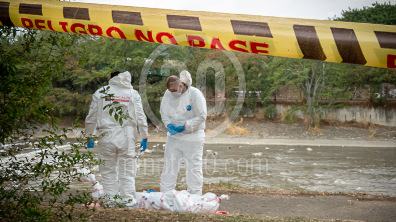 En el río Medellín encuentra cadáver flotando de una mujer