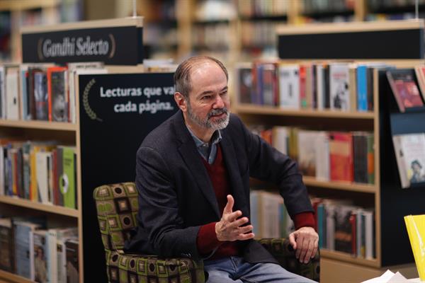 Juan Villoro: “En México, la afición se esfuerza mucho más que los jugadores de fútbol”