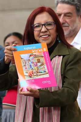 México presenta nuevos libros de texto gratuitos traducidos a 20 lenguas indígenas