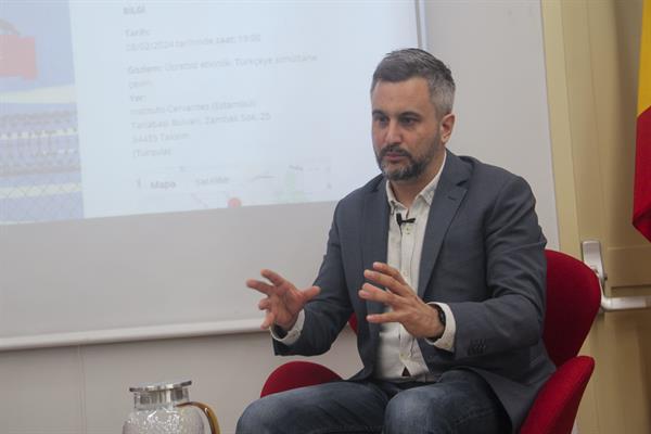 El periodista Andrés Mourenza presenta en Estambul ensayo sobre la frontera griego-turca