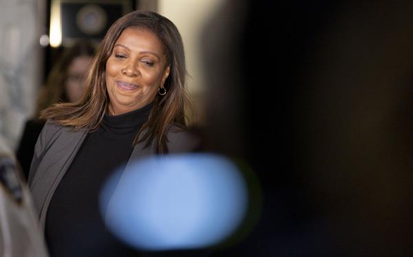 La fiscal general de Nueva York celebra su “enorme victoria” contra Trump