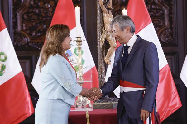 The president of Peru changes four ministers, including the Minister of Economy and Finance