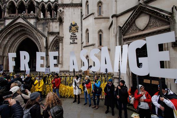 Londres carece de mecanismos legales para extraditar a Assange a EEUU, según Snowden