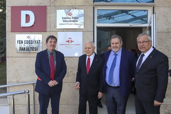 García Montero inaugura en Ankara una nueva sede del Instituto Cervantes en Turquía