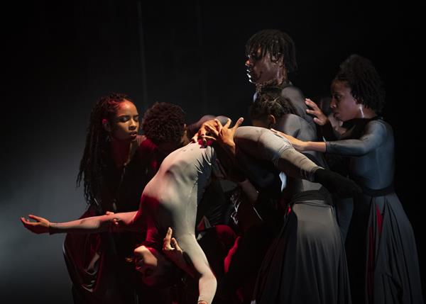 La compañía cubana Acosta Danza estrena su elenco Yunior en el teatro Martí de La Habana
