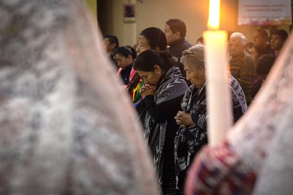 Los mayas de Guatemala abarrotan la parroquia de Sacatepéquez por el Miércoles de Ceniza