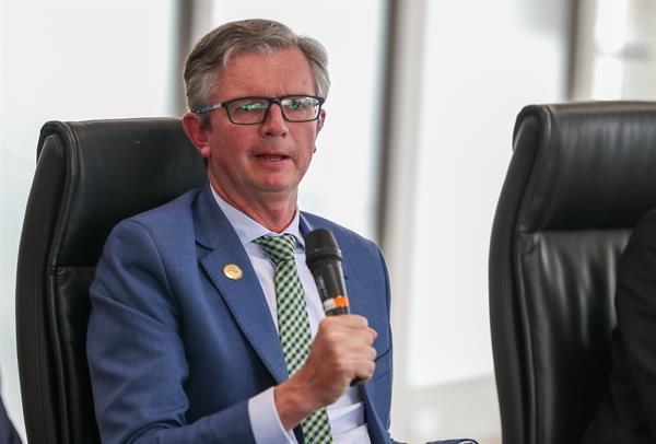 El ministro de Economía de Ecuador confirma que el IVA pasará del 12 % al 15 % desde abril