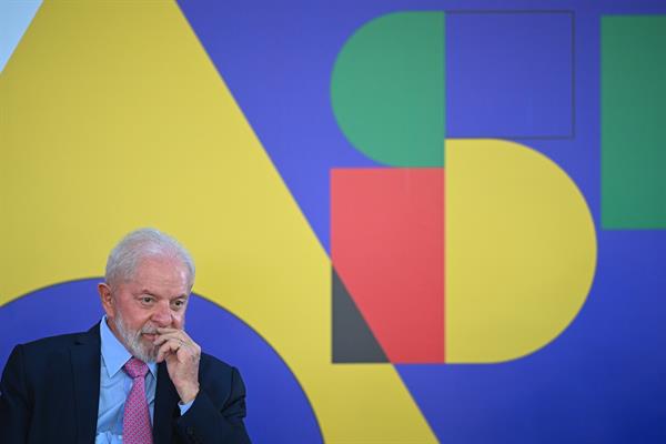 Lula anuncia que el grupo Hyundai invertirá 1.100 millones de dólares en Brasil