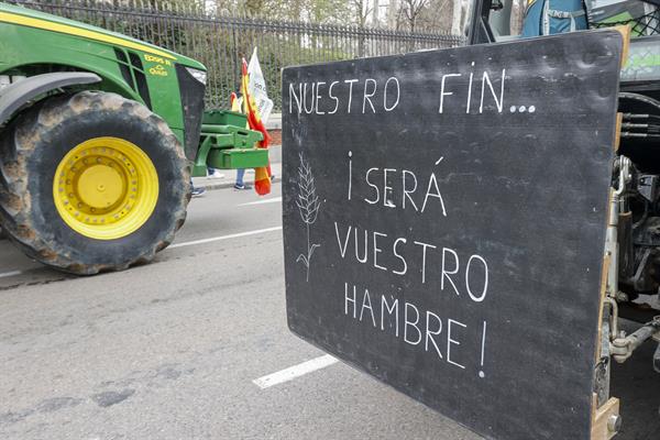 Bruselas propone simplificar requisitos y reducir controles para aliviar a agricultores