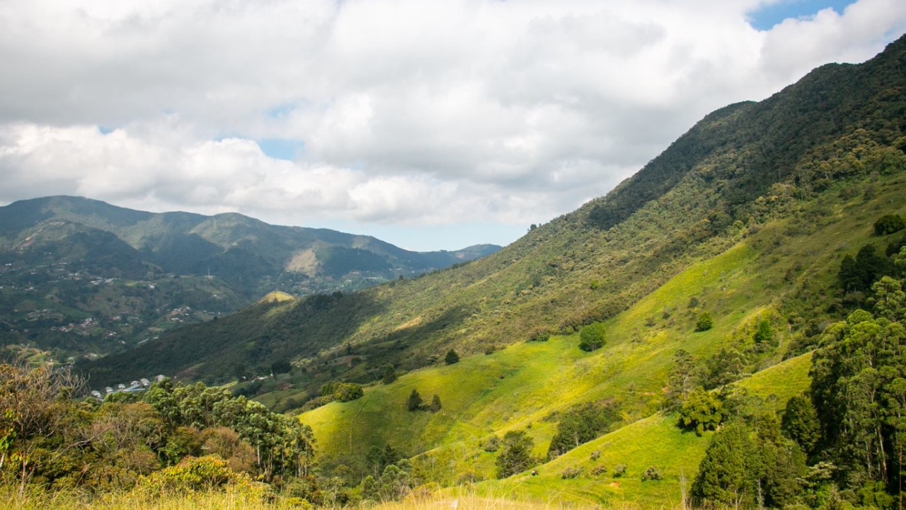 Alcaldía de Medellín entrega recomendaciones para proteger los cerros tutelares durante el fenómeno de El Niño