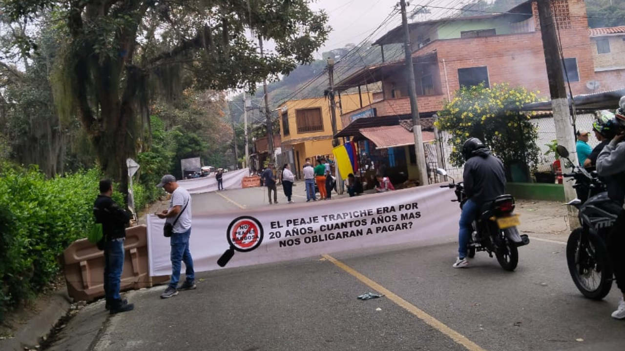 Continúan los cierres en Barbosa por manifestaciones contra El Peaje El Trapiche