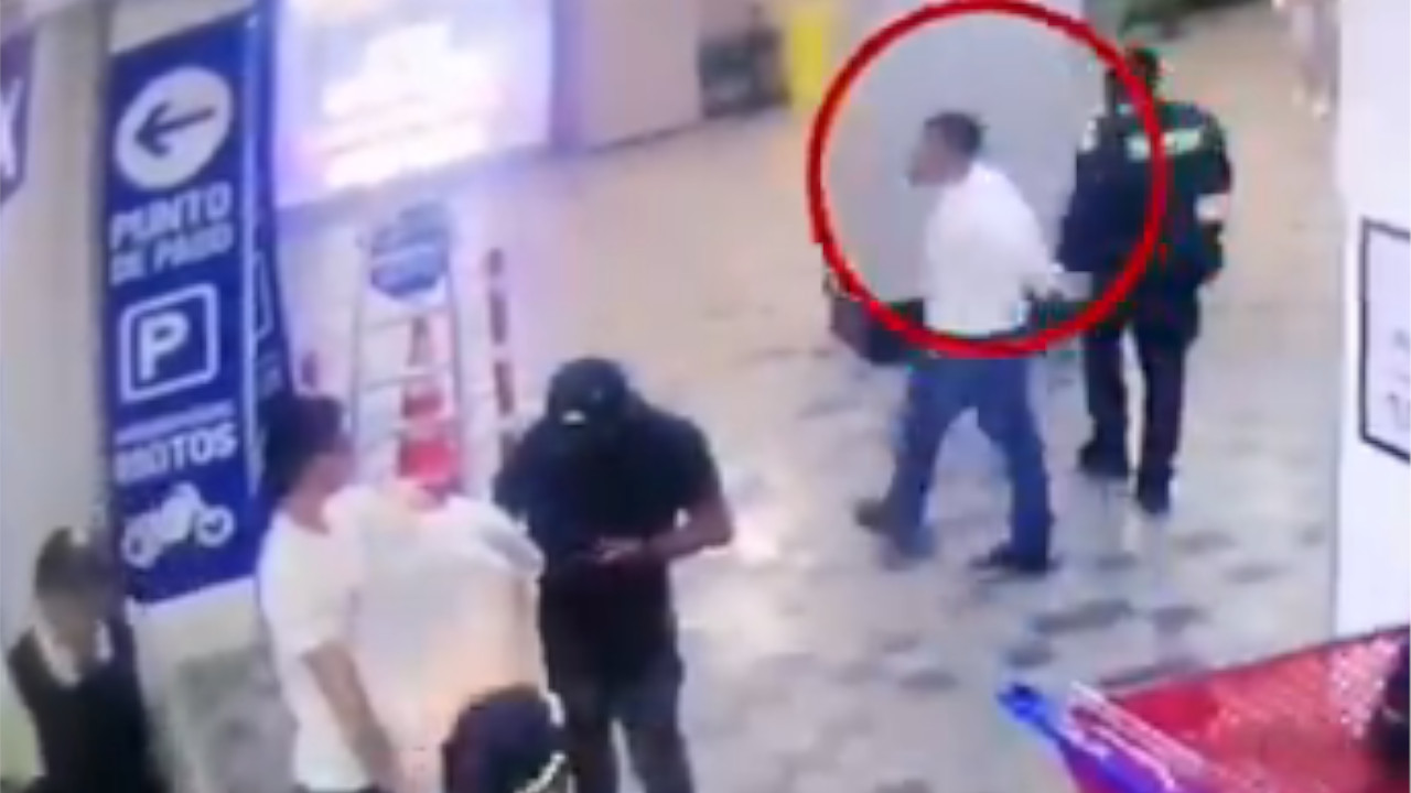 Cogieron a dos ladrones que intentaron esconderse en un centro comercial de Bogotá