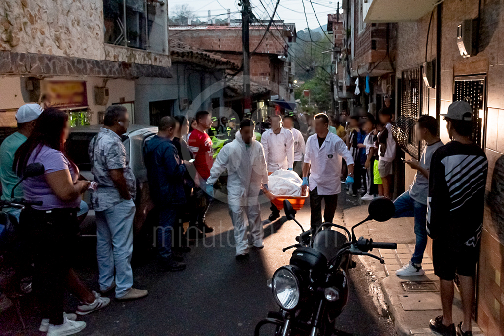 Mujer asesinada en Belén: rastros de sangre en el inquilinato