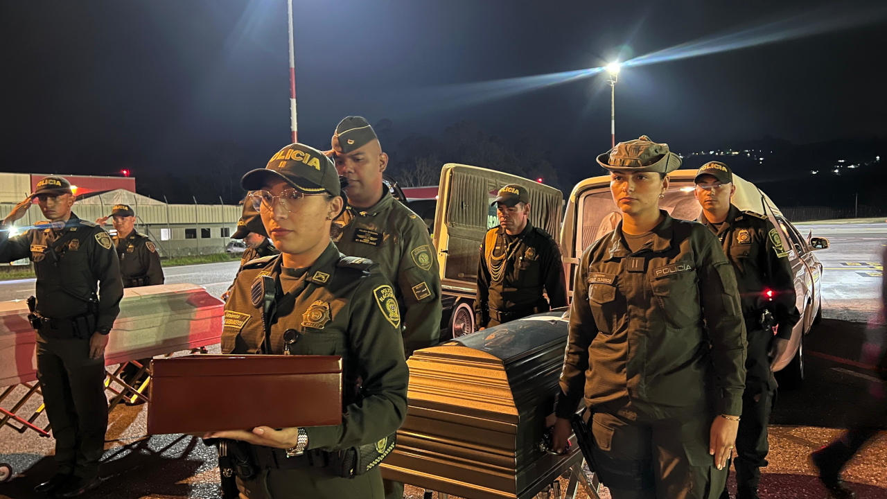 Homenaje a los policías fallecidos en el accidente de un helicóptero en Antioquia