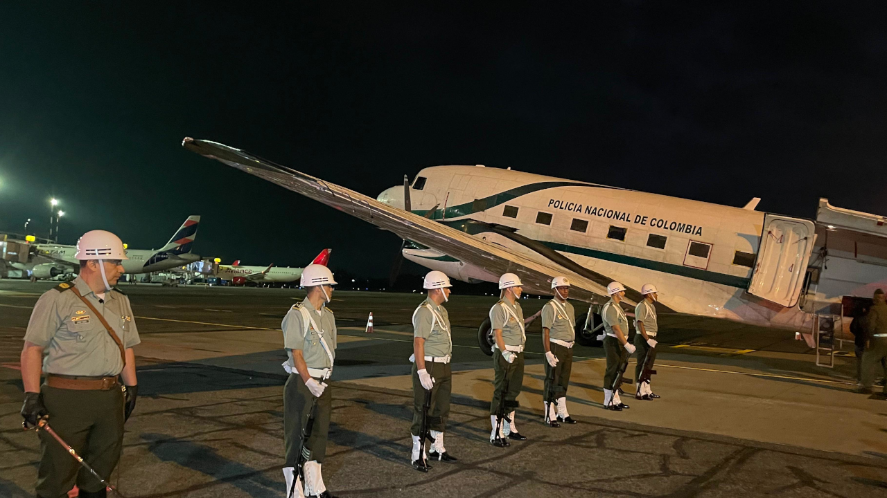 Homenaje a los policías fallecidos en el accidente de un helicóptero en Antioquia5
