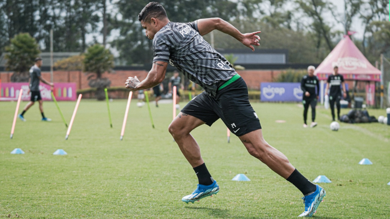 Atlético Nacional prepara su duro partido contra Águilas en Rionegro