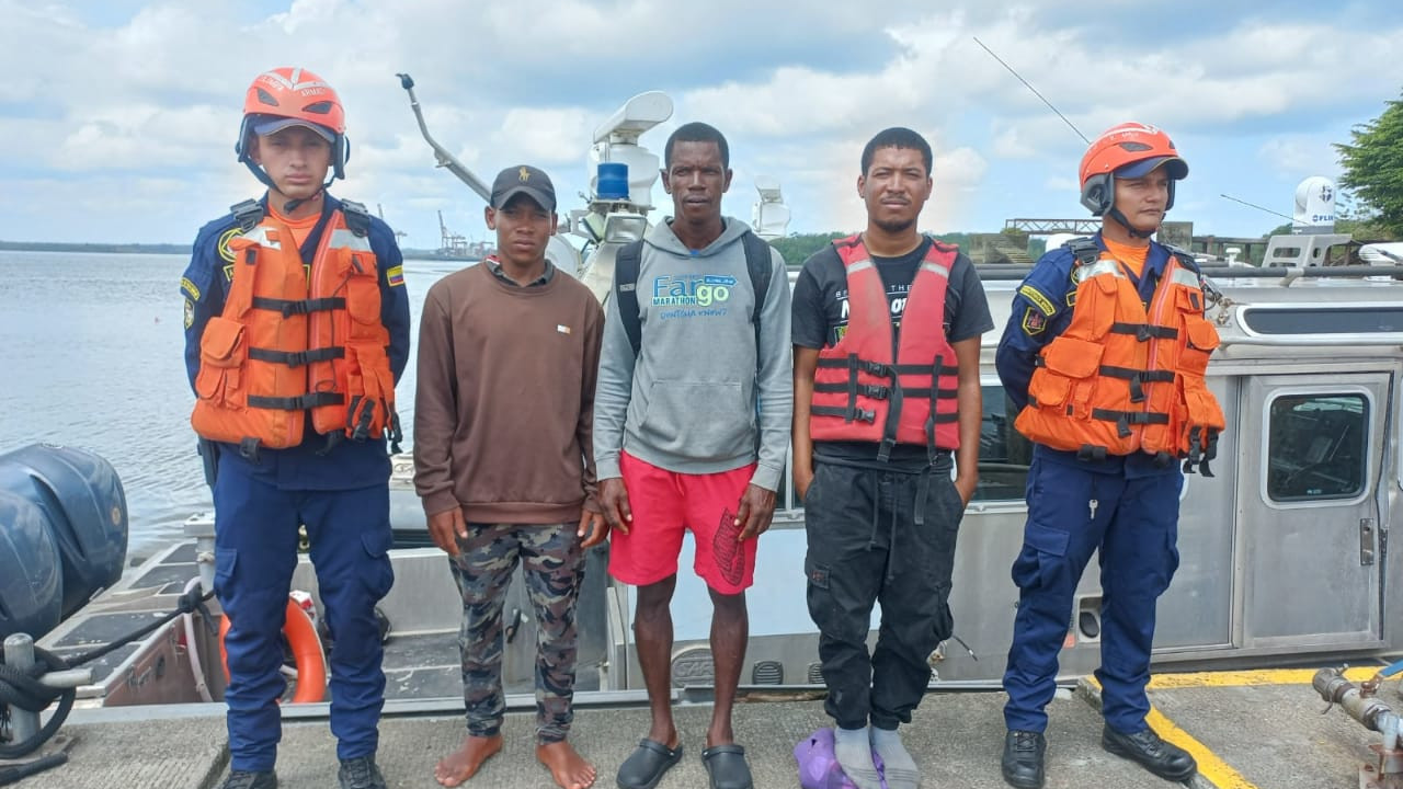 Náufragos panameños sobrevivieron 11 días en el mar comiendo coco y tomando agua lluvia, fueron rescatados por la Armada de Colombia