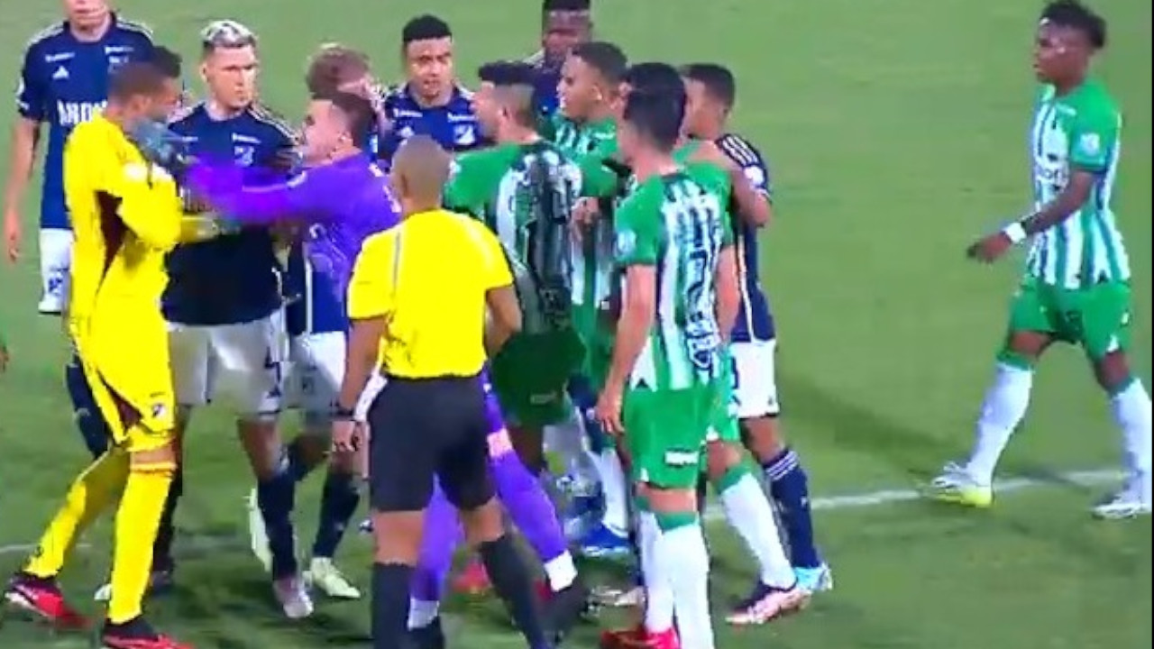 ¡Gallito de pelea!: Santiago Rojas saltó en defensa de sus compañeros