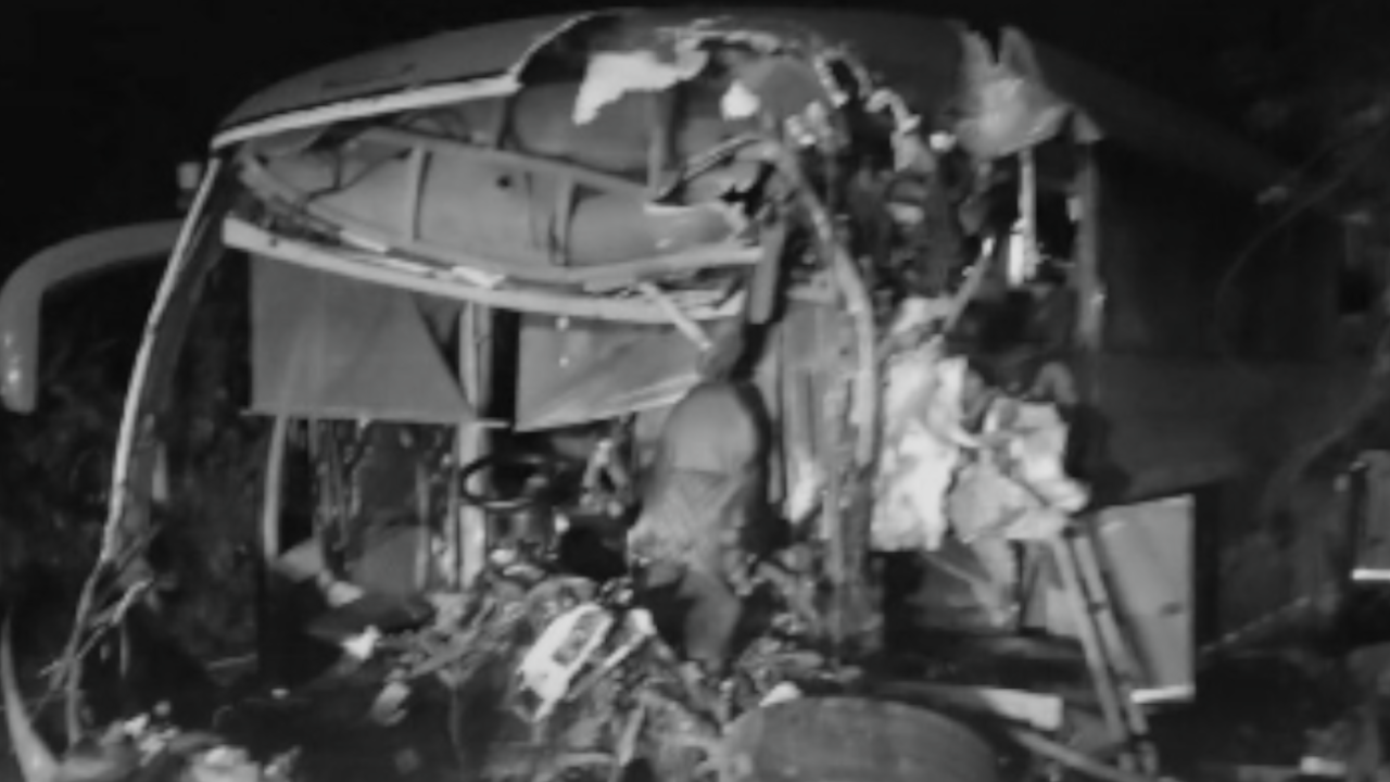 Un muerto y tres heridos dejó un volcamiento de un bus en la vía ...