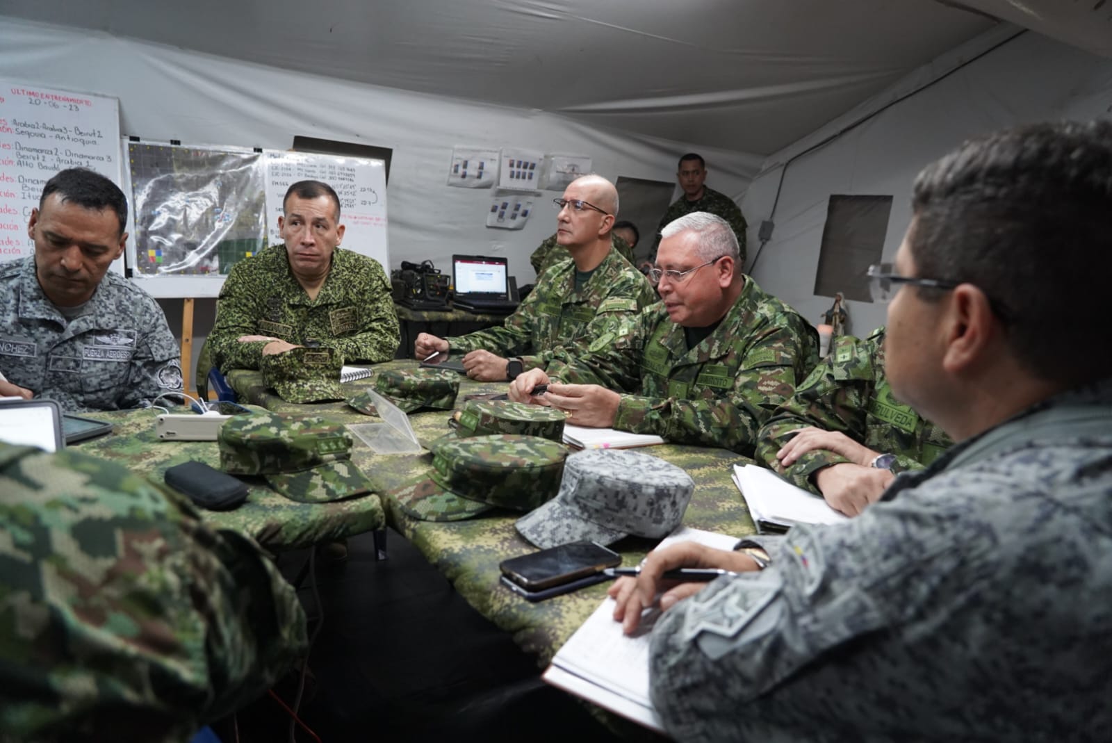 Comandante de las FF.MM lidera operaciones en zona rural de Segovia tras la muerte de cuatro soldados en combate