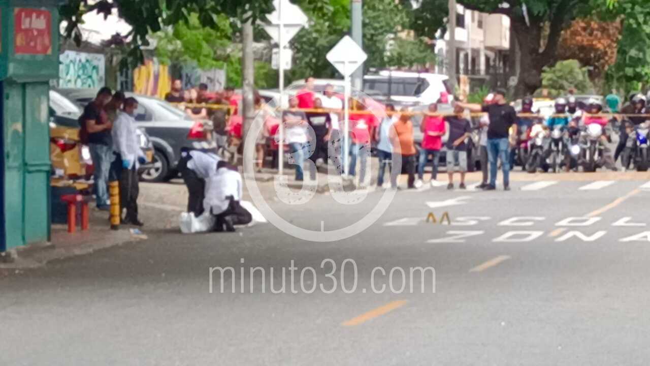 Hombre iba caminando por Guayabal y sujetos en moto lo asesinaron