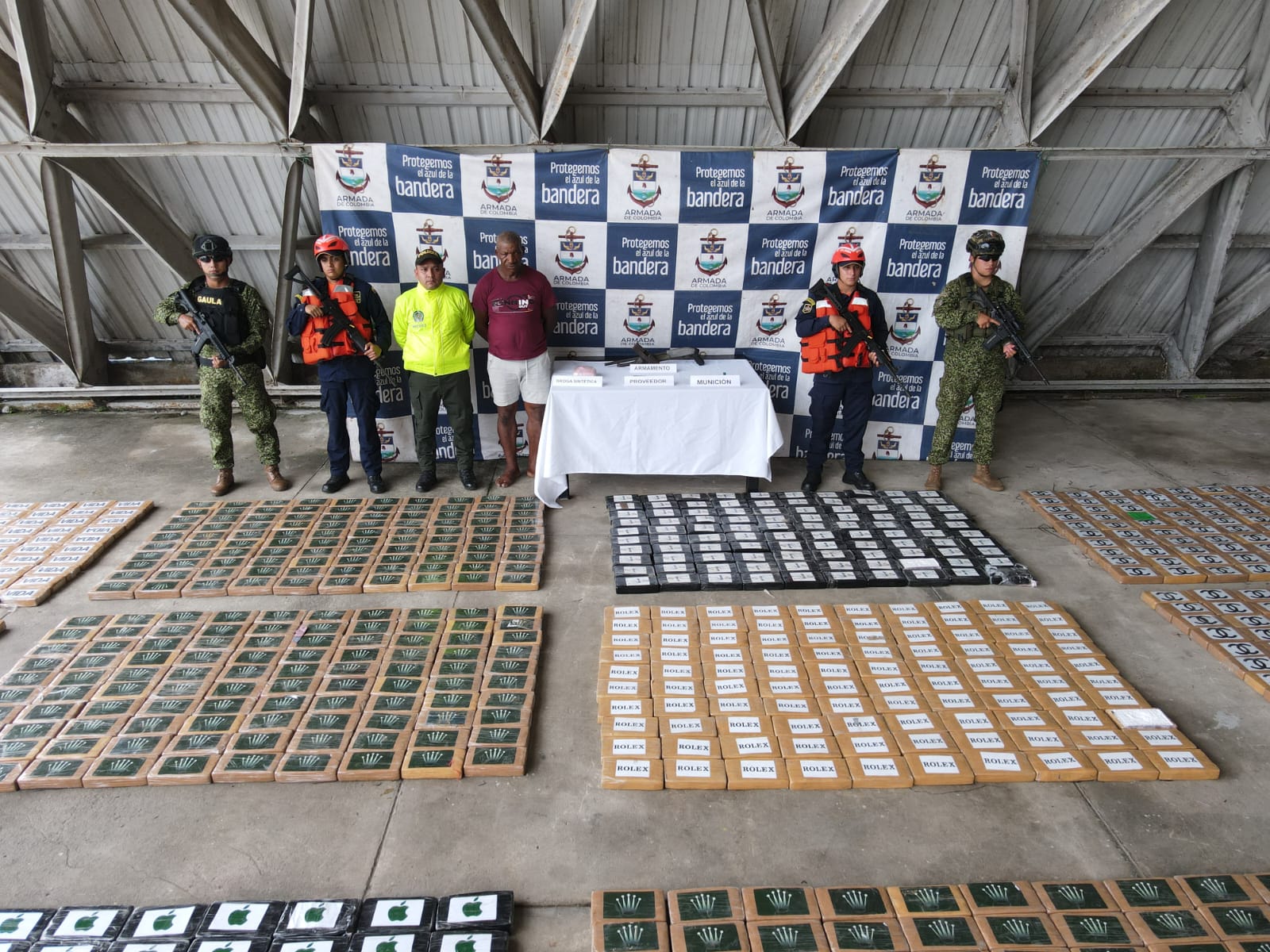 Capturan a un hombre que intentaba contaminar la carga de un barco pesquero con 1.5 toneladas de droga