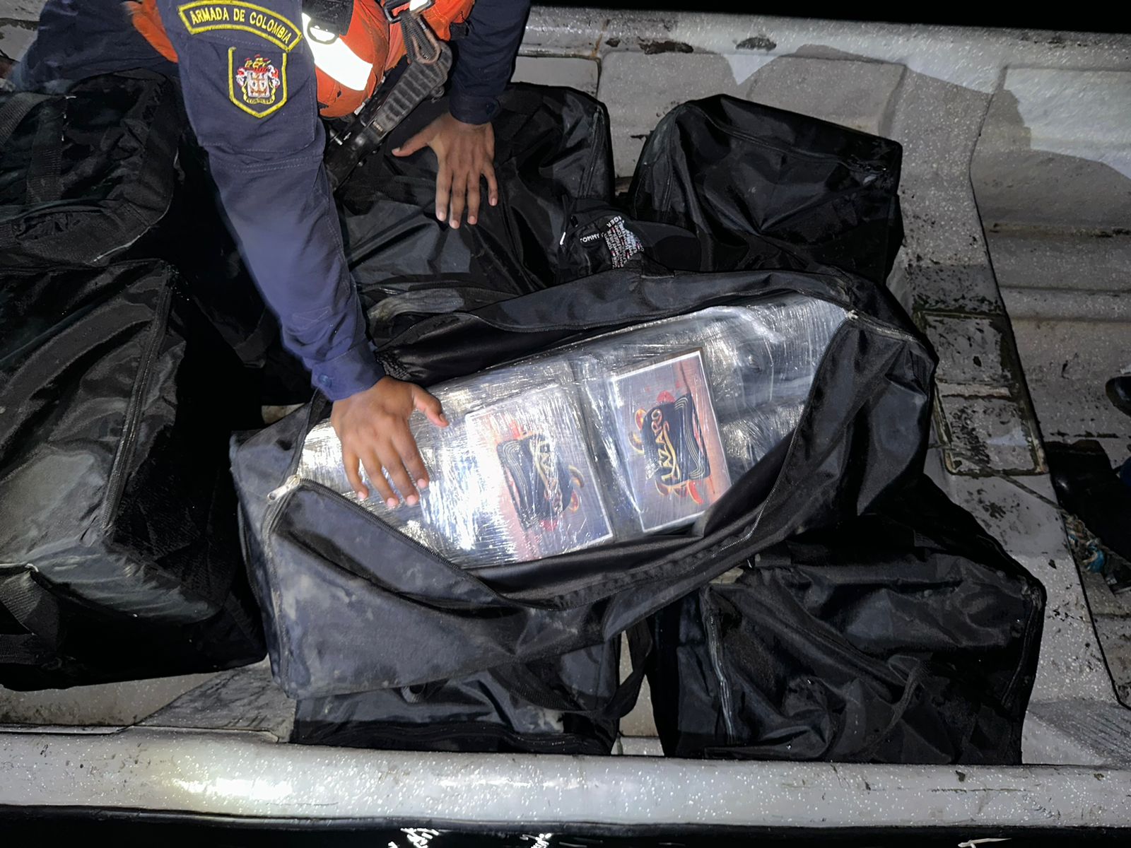 Capturan a un hombre que intentaba contaminar la carga de un barco pesquero con 1.5 toneladas de droga